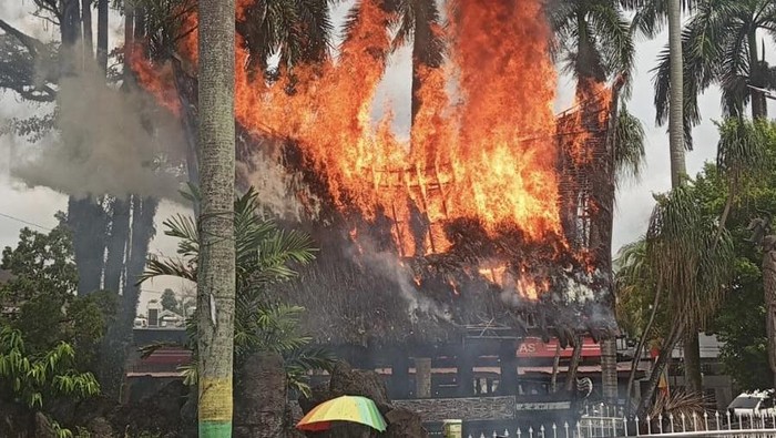 Bocah Asal Rokan Hilir Tak Sengaja Bakar Rumah Adat di Medan Saat Bermain Mancis