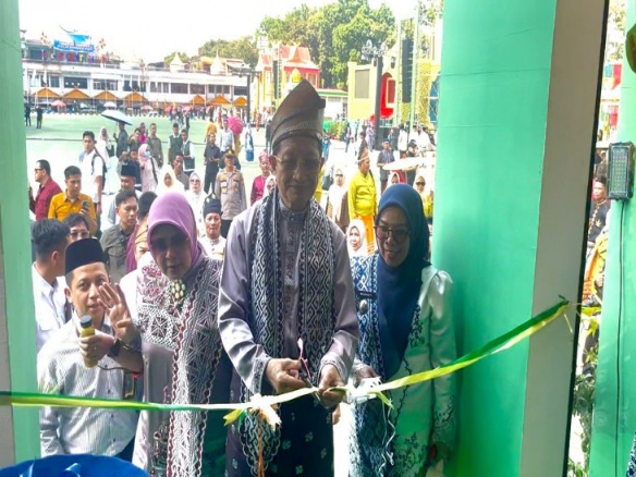 Menteri Agama RI Resmikan Stand Bazar Kampar di MTQ ke-44 Riau