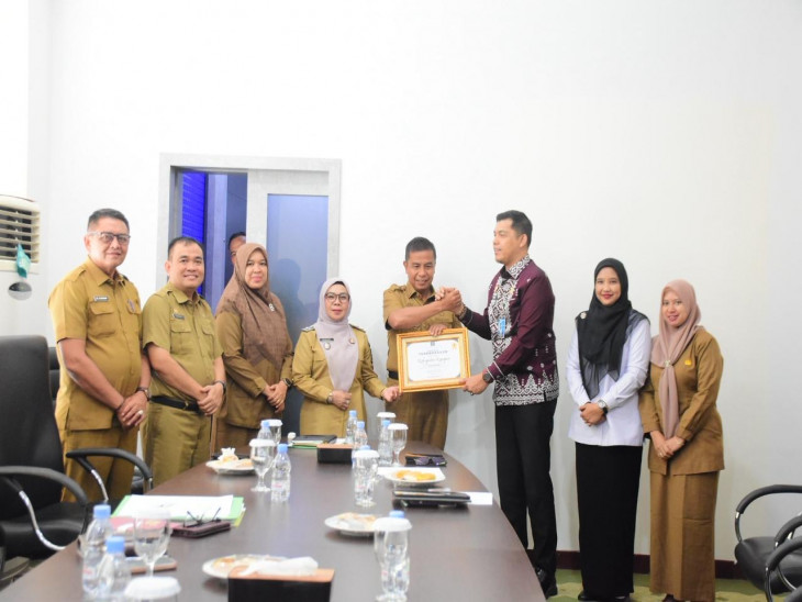 Kampar Raih Penghargaan JDIHN Terbaik I, Bupati Ahmad Yuzar Terima Langsung dari Kanwil Kemenkum Riau