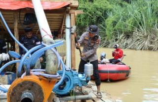 Tim Gabungan Musnahkan 145 Rakit PETI di Sungai Kuantan