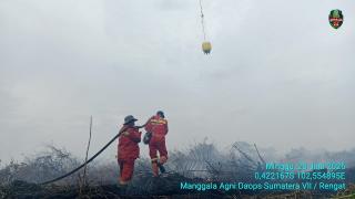 Manggala Agni Berjibaku Padamkan Karhutla di Inhu, Operasi Udara Terus Digencarkan