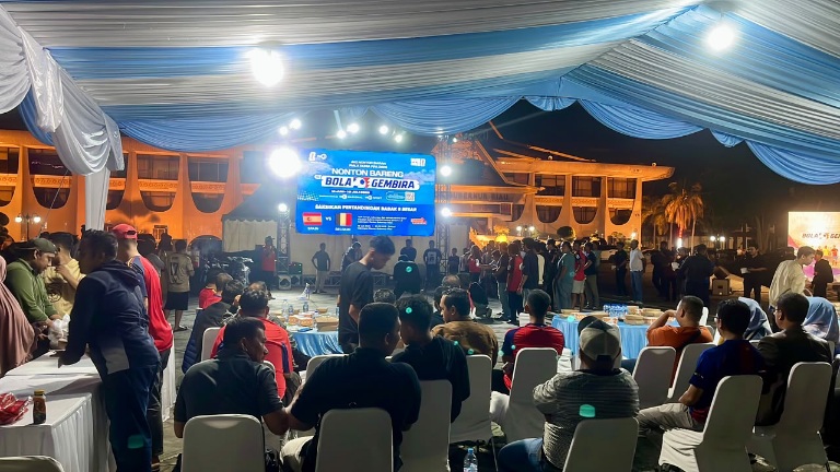 Ratusan Warga Pekanbaru Padati Nobar Piala Dunia 2026 di Halaman Kantor Gubernur Riau