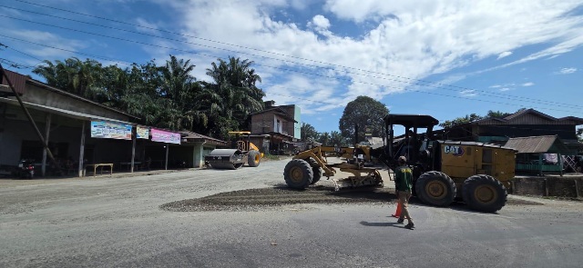Demi Kenyamanan Warga, Pemprov Riau Perbaiki Ruas Jalan di Rohul