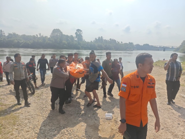 Tiga Hari Pencarian, Korban yang Terjatuh dari Jembatan Rantau Berangin Ditemukan Meninggal