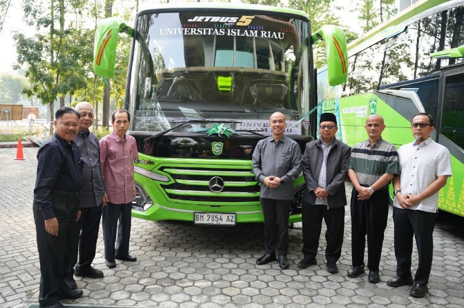 UIR Resmikan Mercedes-Benz Jet Bus 5 Medium untuk Dukung Kegiatan Kampus
