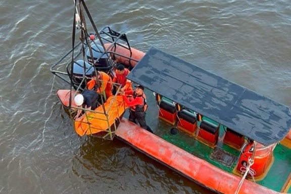 Kru Kapal Meninggal Ditengah Laut, Basarnas Pekanbaru Lakukan Evakuasi