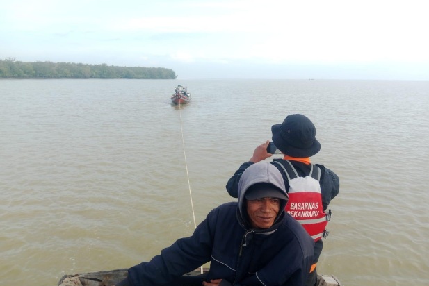 Kapal Mati Mesin di Perairan Pulau Halang, Basarnas Pekanbaru Evakuasi 4 Nelayan