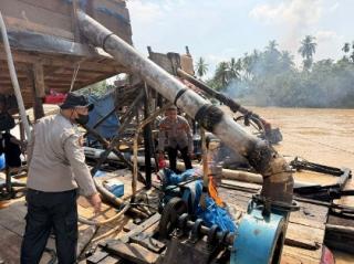 Merawat Aliran Sungai Kuantan: Ketika Deru Rakit Dompeng Dibungkam Aparat