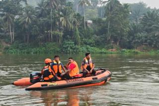 Tim SAR Cari Pria Terjatuh dari Jembatan Rantau Berangin ke Sungai Kampar