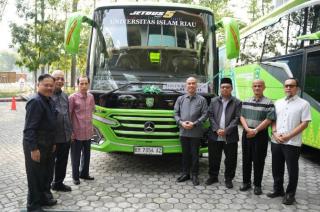 UIR Resmikan Mercedes-Benz Jet Bus 5 Medium untuk Dukung Kegiatan Kampus