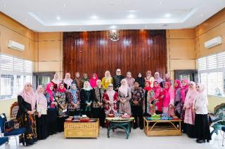 Plt Ketua Dekranasda Riau Terima Kunjungan DWP LLDIKTI Wilayah XVII Riau-Kepri