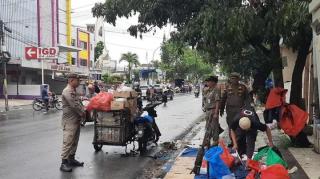 Pedagang Pasar Tumpah di Jalan Ahmad Yani Jangan Berjualan di atas Jam Delapan Pagi