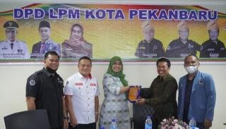 Ketua LPM Sarjoko Sampaikan Pemberdayaan UMKM ke LPM Padang Panjang 